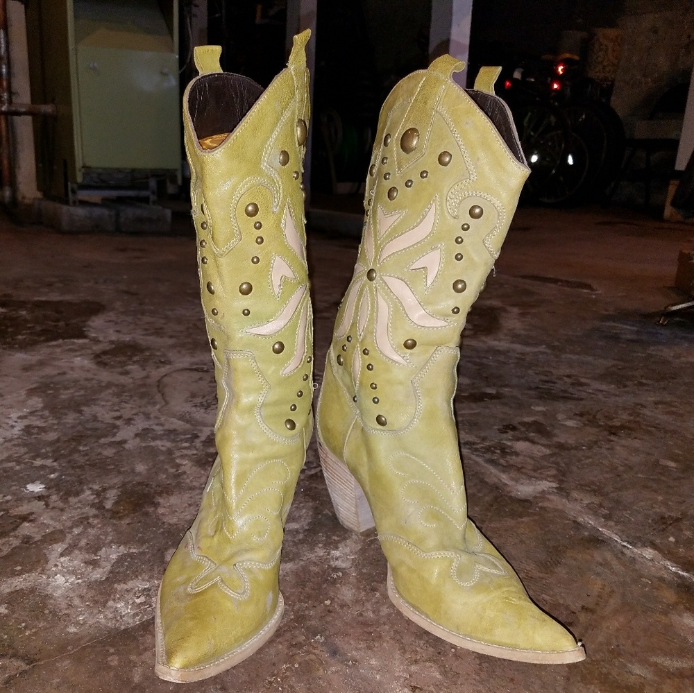 Boots - Picture 7 of 7